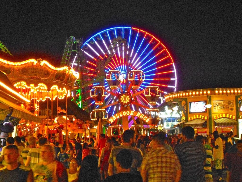 A Ferris wheel at a family attraction in Pigeon Forge